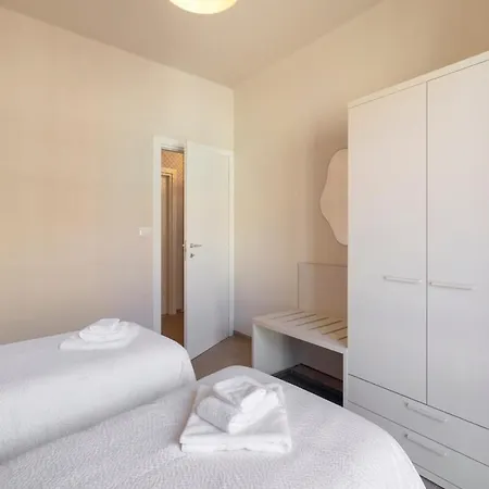 Maison Petrolini - Maggiore Estate By Ginin كانوبيو