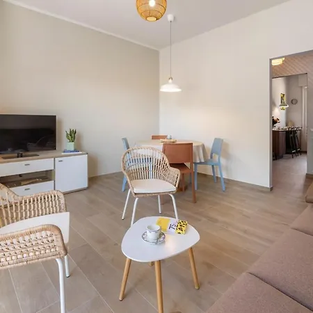 Maison Petrolini - Maggiore Estate By Ginin شقة كانوبيو